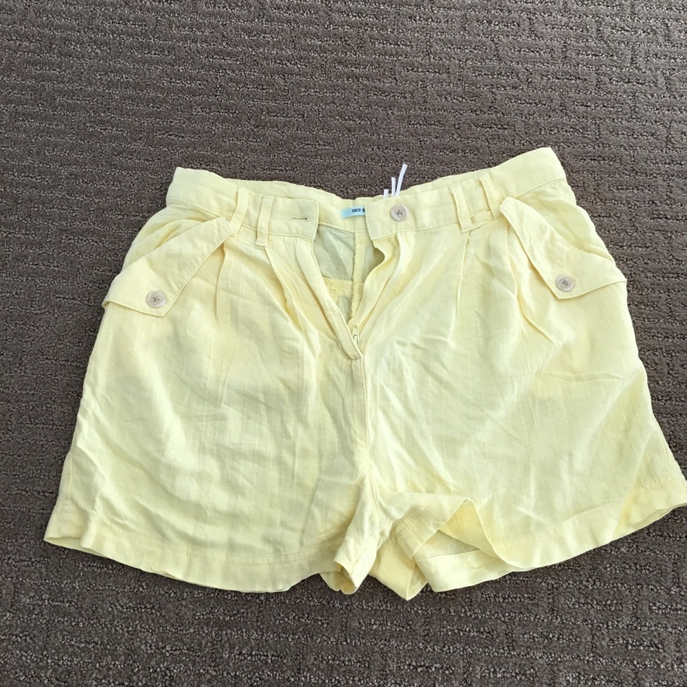 High waisted - yellow shorts